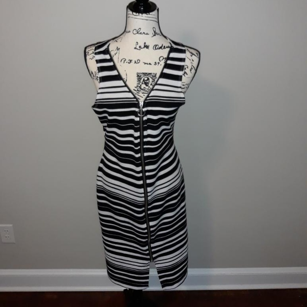 sleeveless dress